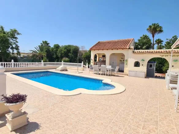 Country House Of 150 M² In Catral, Spain