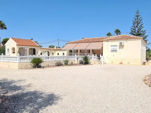 Country House Of 150 M² In Catral, Spain