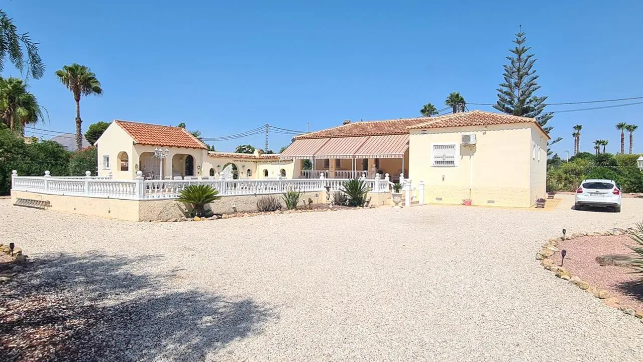 Country House Of 150 M² In Catral, Spain