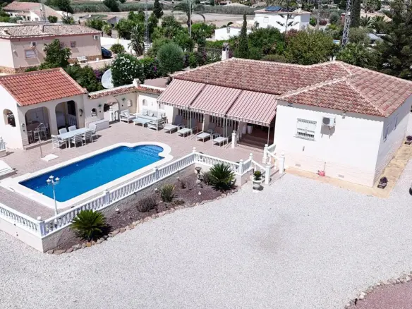 Country House Of 150 M² In Catral, Spain
