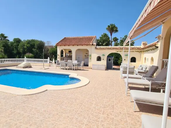 Country House Of 150 M² In Catral, Spain