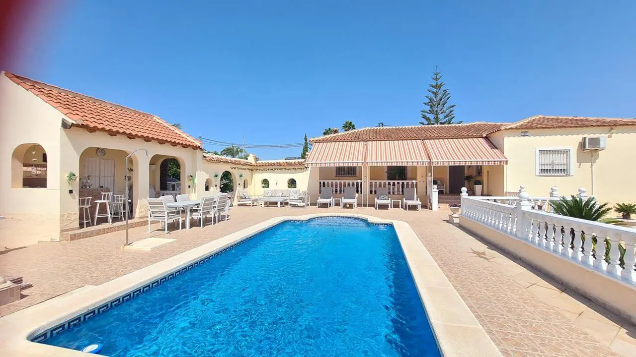 Country House Of 150 M² In Catral, Spain
