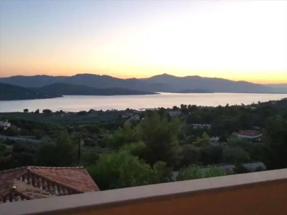 Villa Of 190 M² In Central Greece