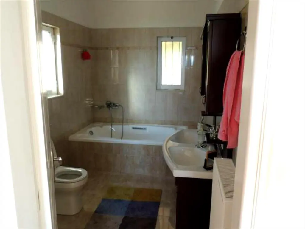 Villa Of 190 M² In Central Greece