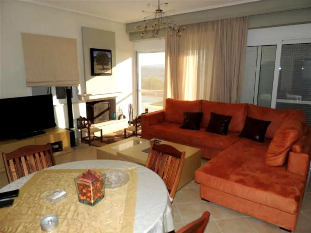 Villa Of 190 M² In Central Greece