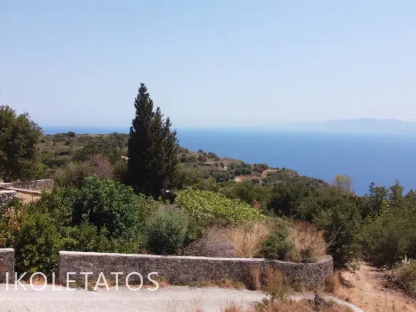Discover Enchanting Land In Mavrata, Greece