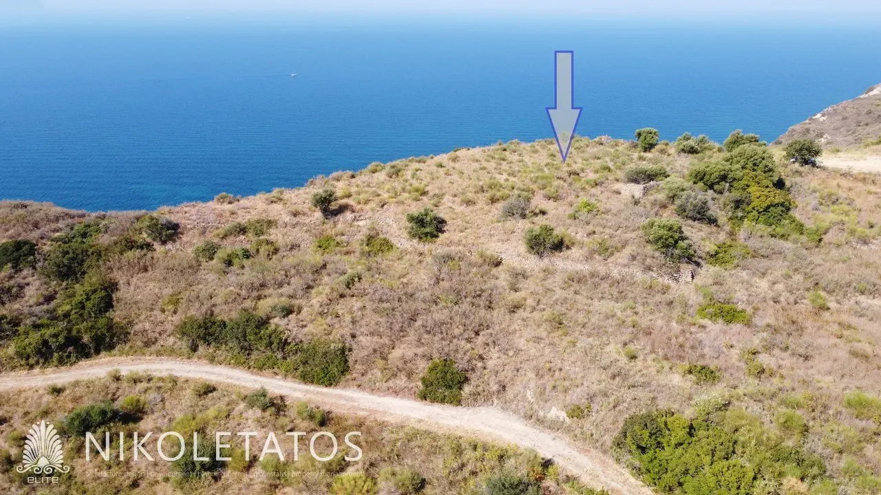 Land Of 1000 M² In Mavrata, Greece
