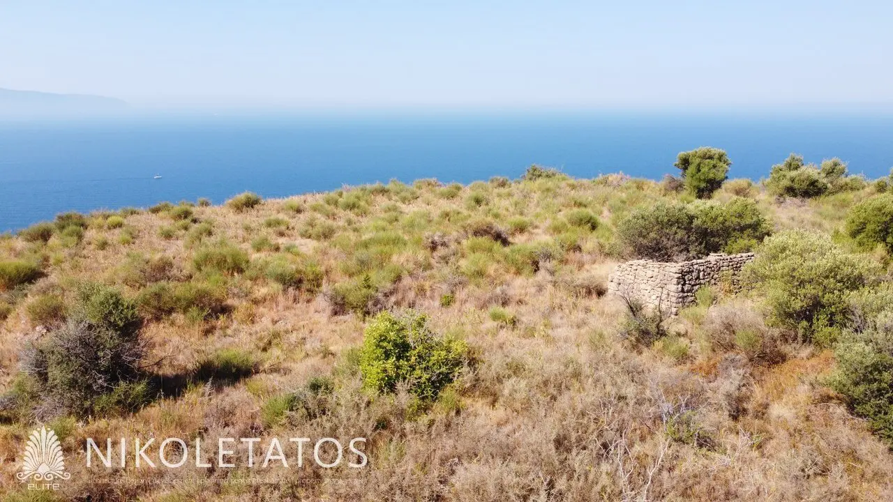 Land Of 1000 M² In Mavrata, Greece