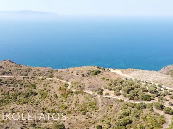 Land Of 1000 M² In Mavrata, Greece