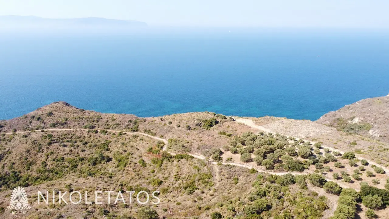 Land Of 1000 M² In Mavrata, Greece
