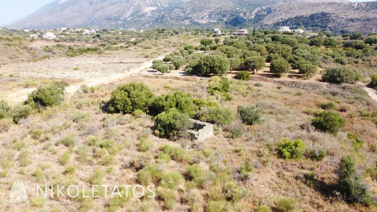 Land Of 1000 M² In Mavrata, Greece