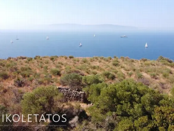 Land Of 1000 M² In Mavrata, Greece