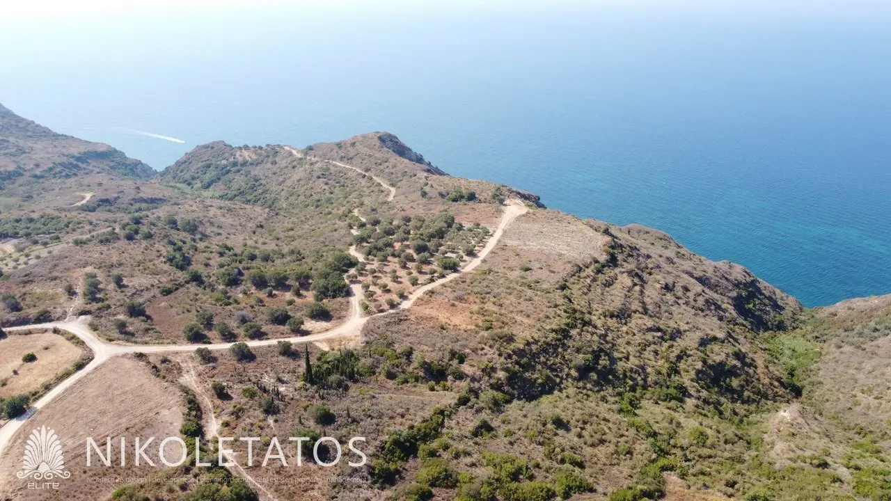 Land Of 1000 M² In Mavrata, Greece