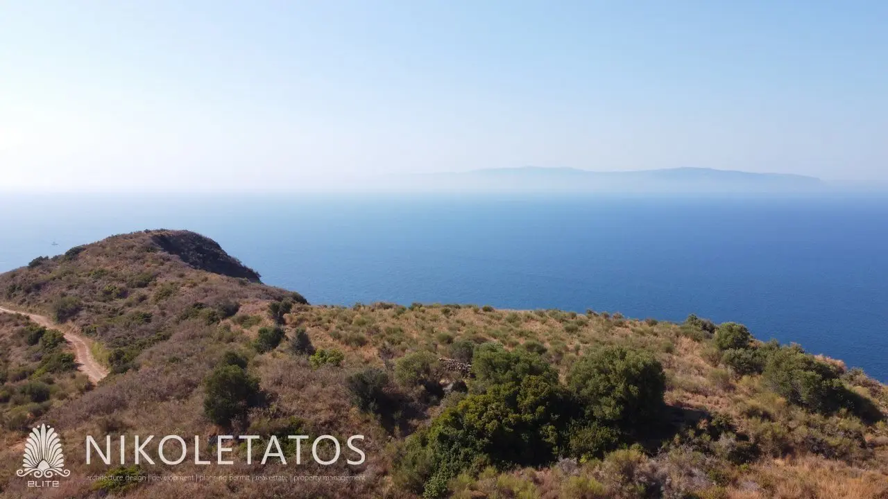 Land Of 1000 M² In Mavrata, Greece