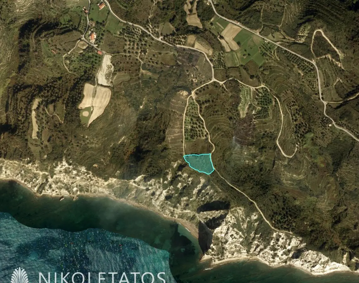 Land Of 1000 M² In Mavrata, Greece