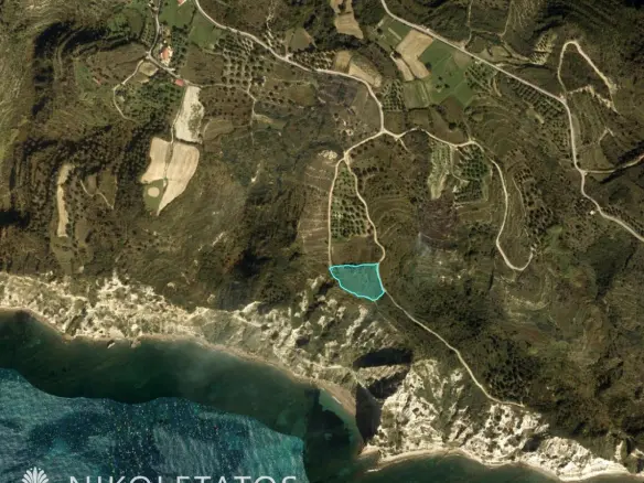 Land Of 1000 M² In Mavrata, Greece