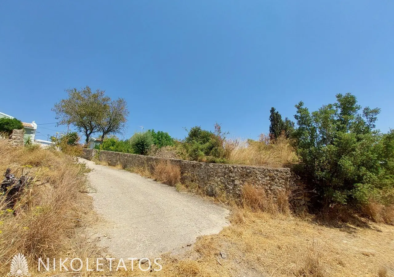 Discover Enchanting Land In Mavrata, Greece