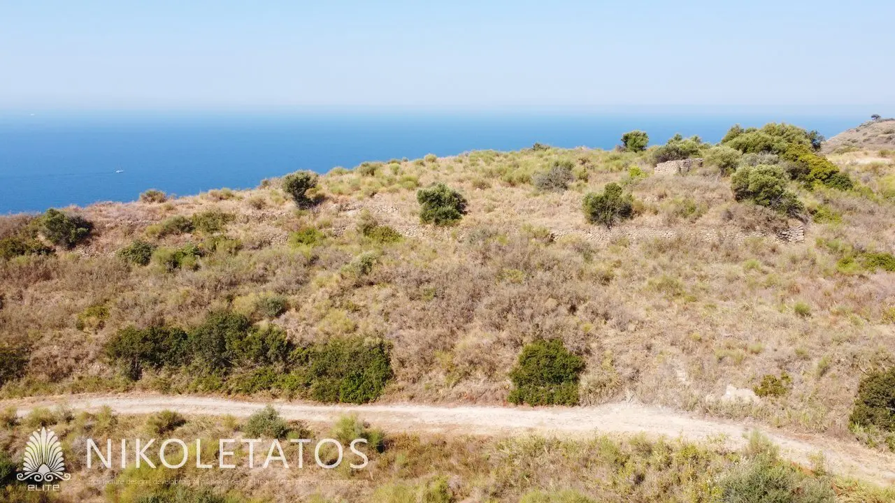 Land Of 1000 M² In Mavrata, Greece