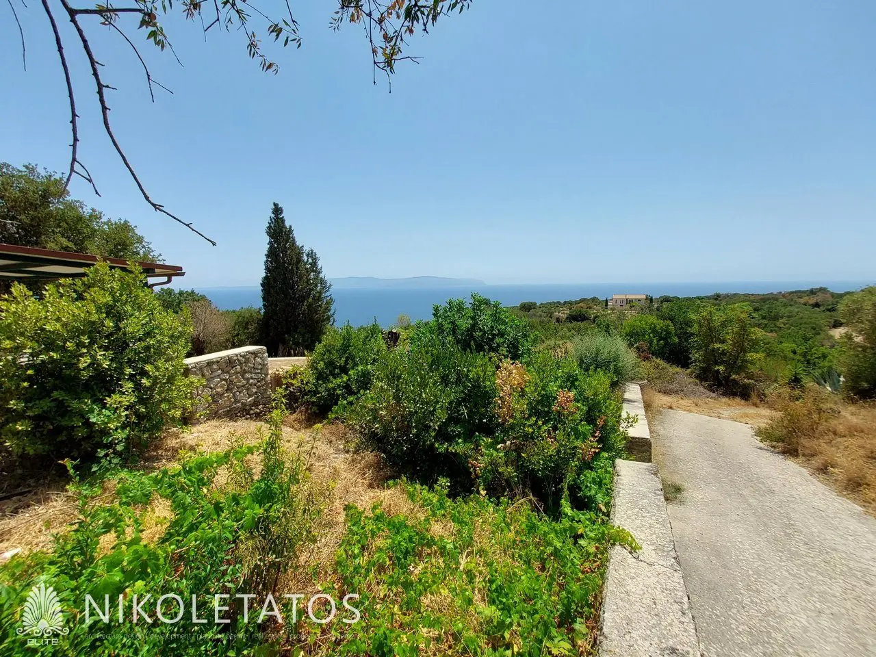 Discover Enchanting Land In Mavrata, Greece