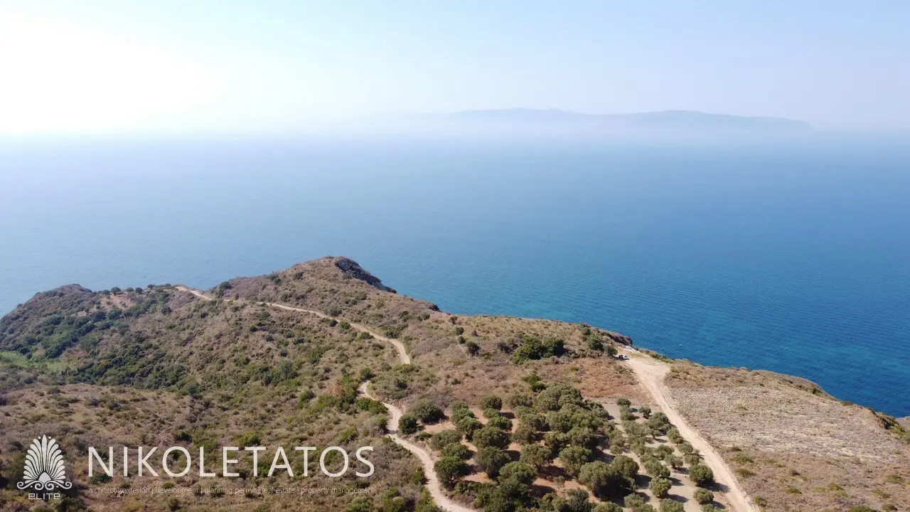 Land Of 1000 M² In Mavrata, Greece