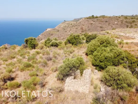 Land Of 1000 M² In Mavrata, Greece