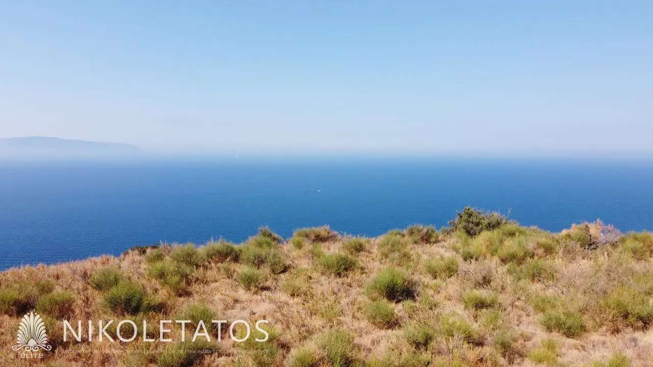 Land Of 1000 M² In Mavrata, Greece