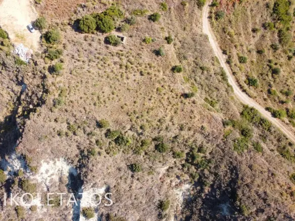 Land Of 1000 M² In Mavrata, Greece