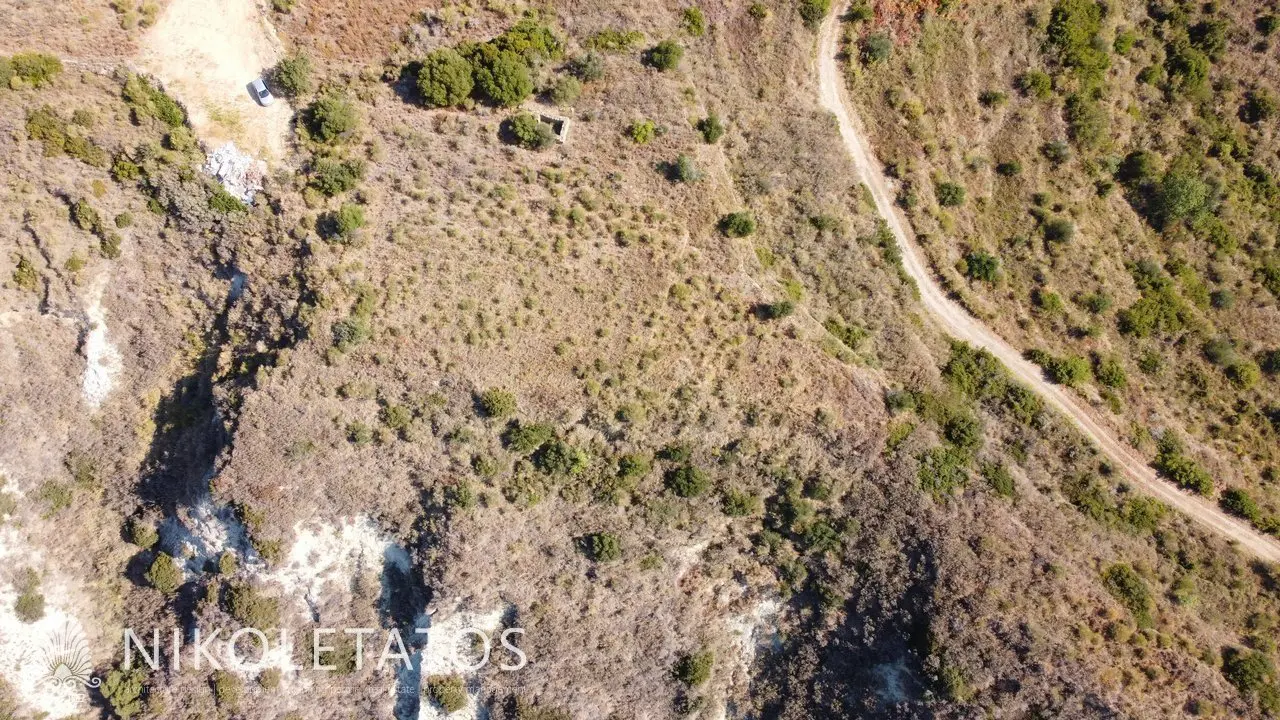 Land Of 1000 M² In Mavrata, Greece