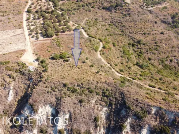 Land Of 1000 M² In Mavrata, Greece