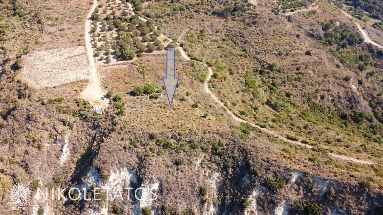 Land Of 1000 M² In Mavrata, Greece