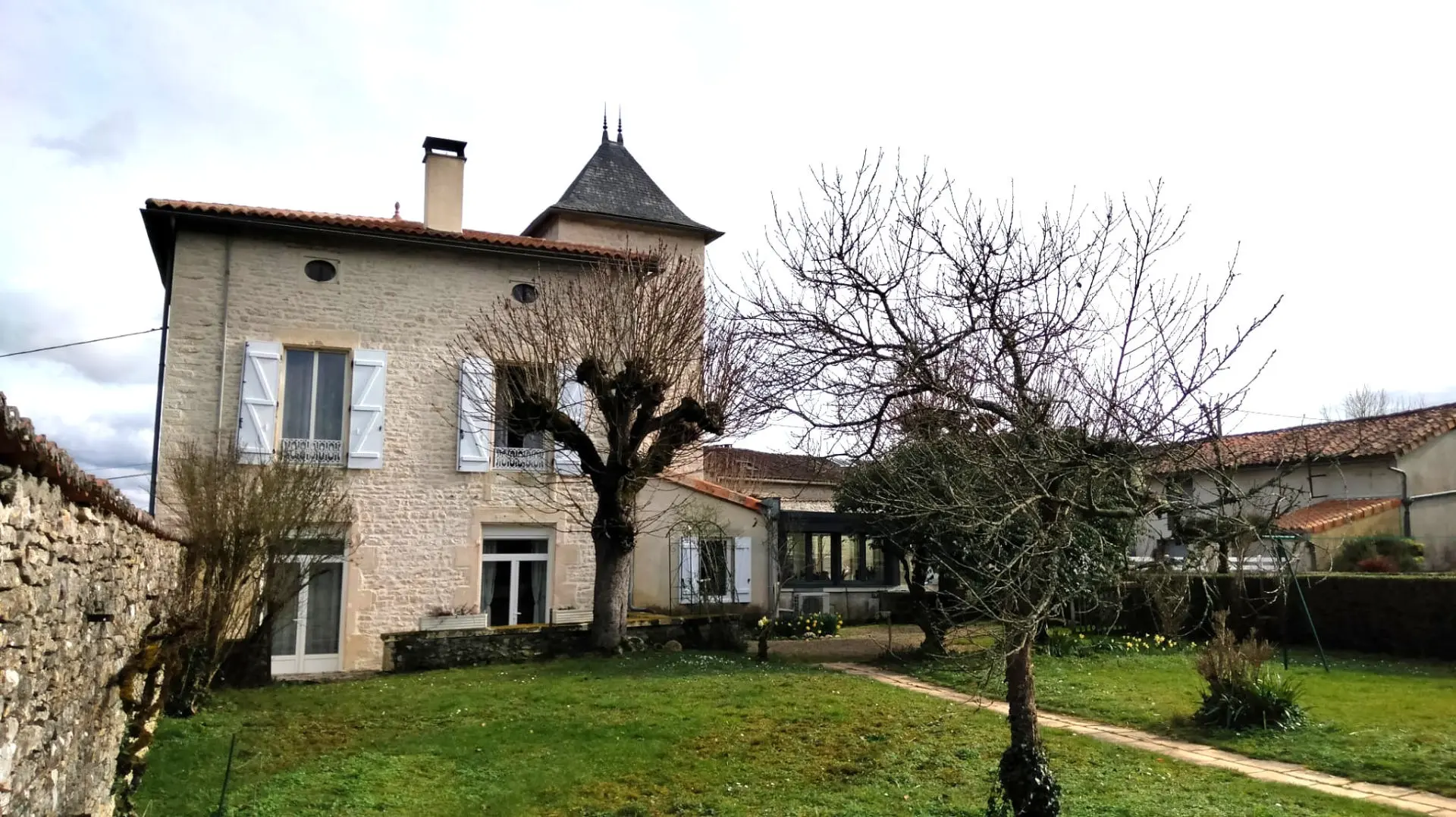 Historic Logis Of 16th Century With Near Verteuil Sur Charente