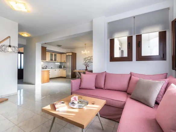4-bedroom Villa In Makris Gialos, Greece (216 M²)