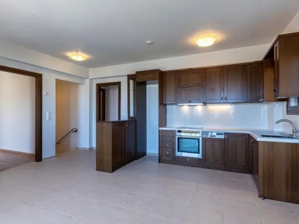 3-bedroom Flat In Makris Gialos, Greece (154 M²)