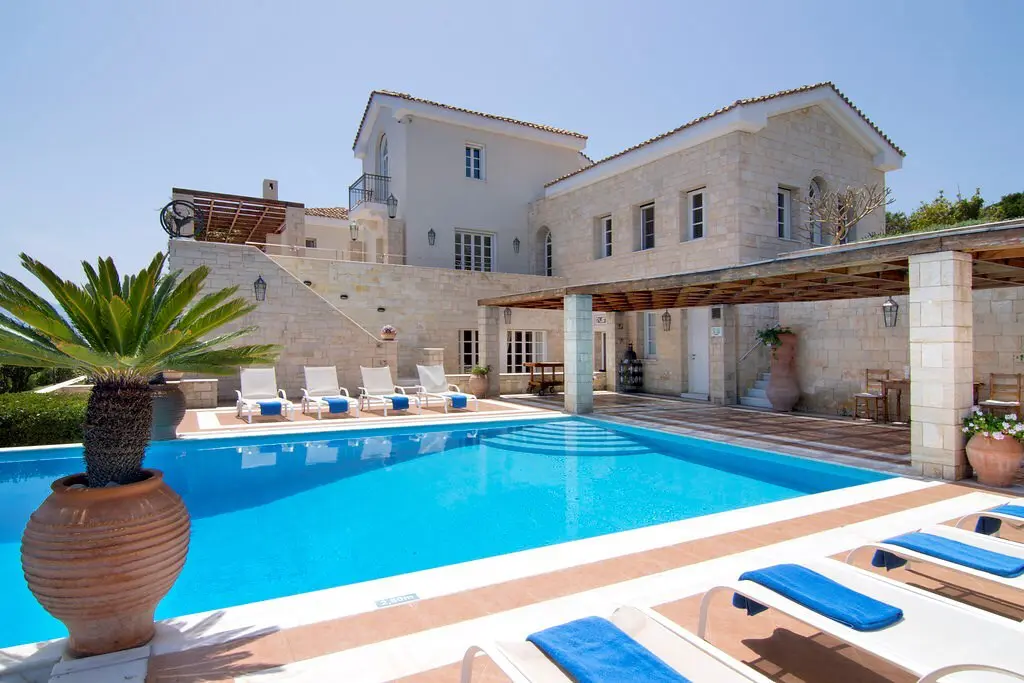 Villa Of 1200 M² In Crete