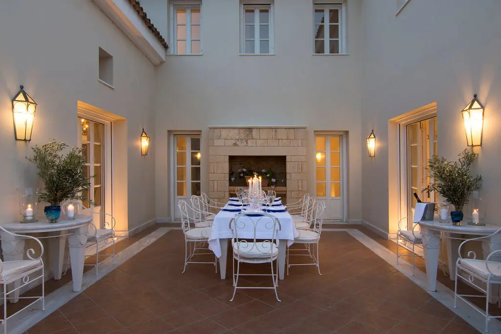 Villa Of 1200 M² In Crete