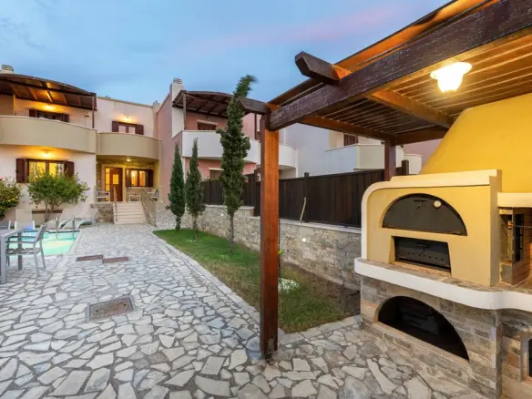 4-bedroom Villa In Makris Gialos, Greece (216 M²)