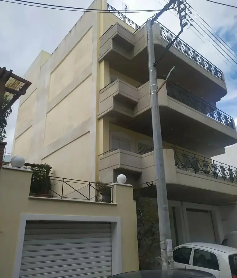 Building Of 500 M² In Athens