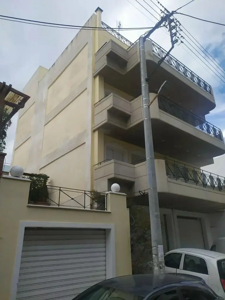 Building Of 500 M² In Athens