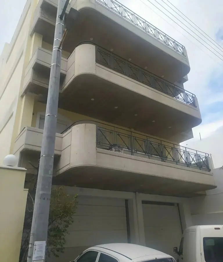 Building Of 500 M² In Athens