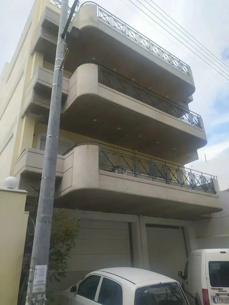 Building Of 500 M² In Athens