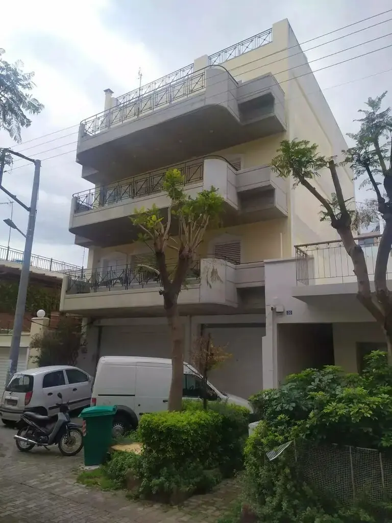 Building Of 500 M² In Athens