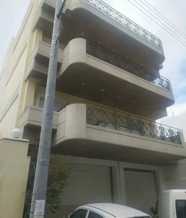Building Of 500 M² In Athens