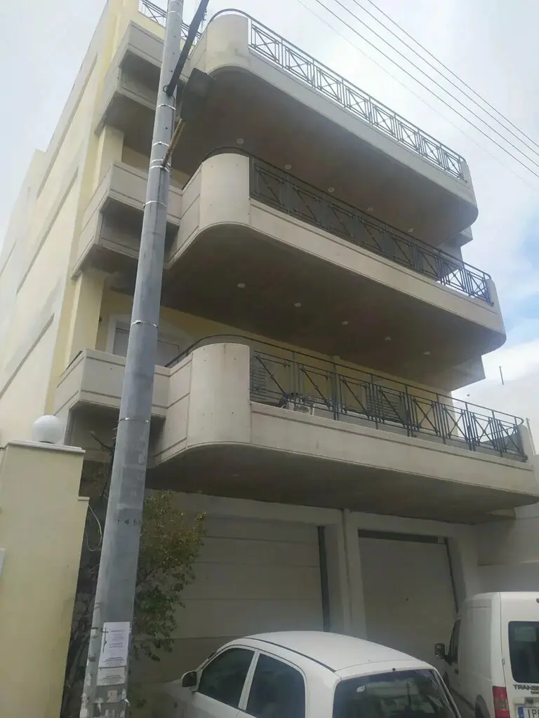 Building Of 500 M² In Athens