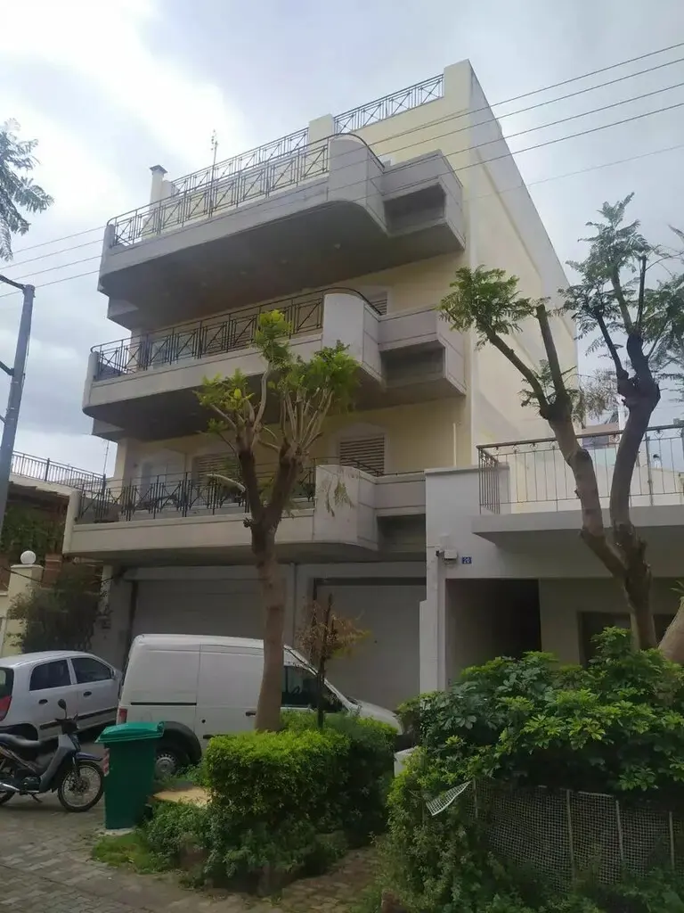 Building Of 500 M² In Athens