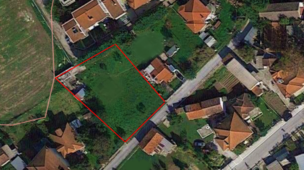Land Of 1145 M² In The Suburbs Of Thessaloniki