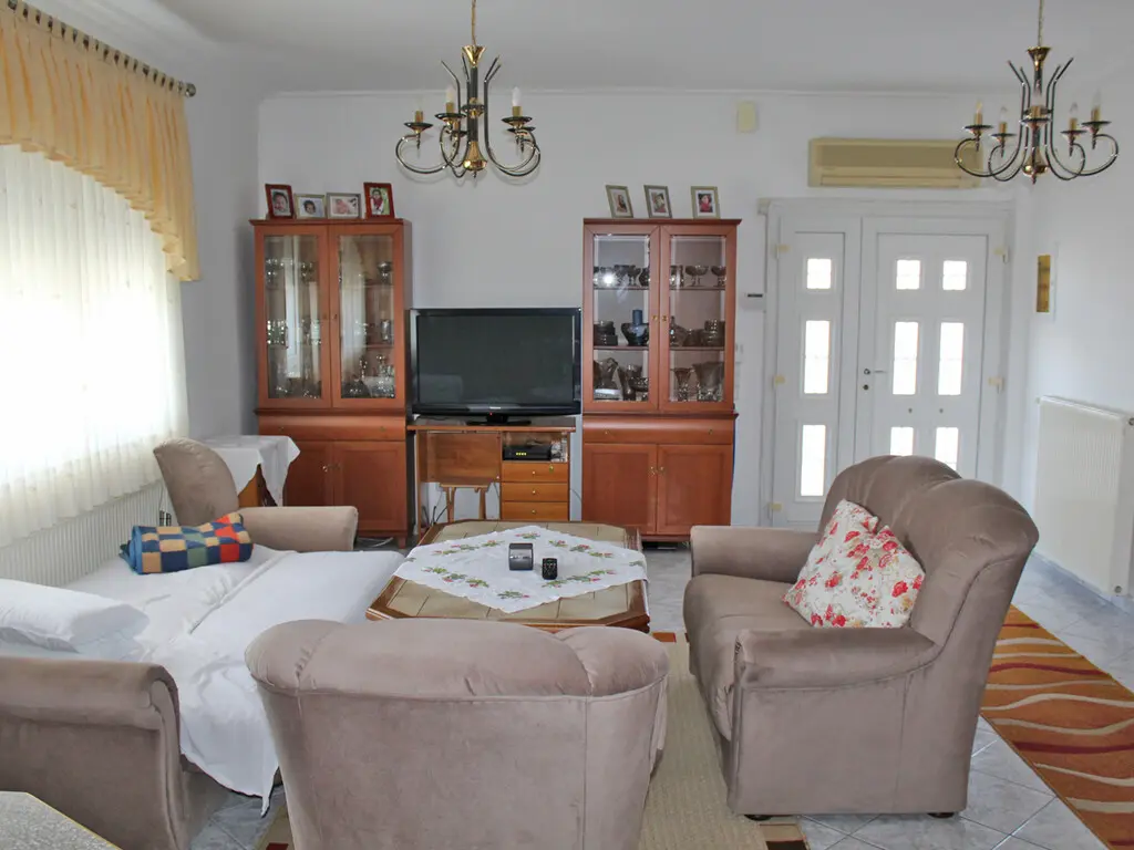 Detached House Of 285 M² On The Olympic Coast