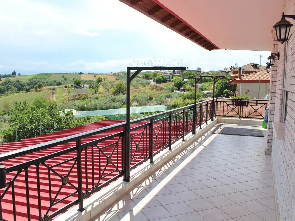 Detached House Of 285 M² On The Olympic Coast