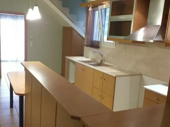 3-bedroom Maisonette In Moschato, Greece (162 M²)