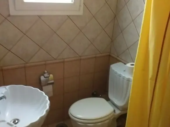 3-bedroom Maisonette In Moschato, Greece (162 M²)
