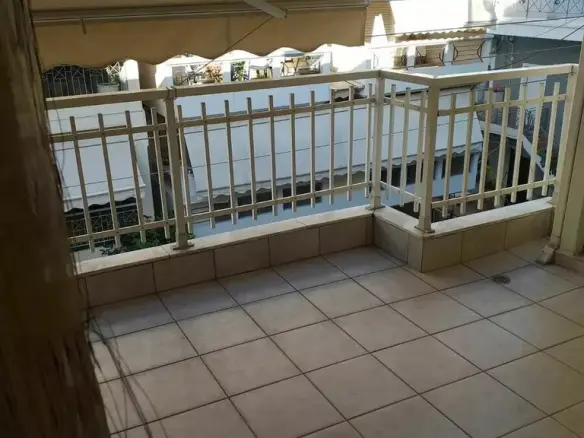 3-bedroom Maisonette In Moschato, Greece (162 M²)